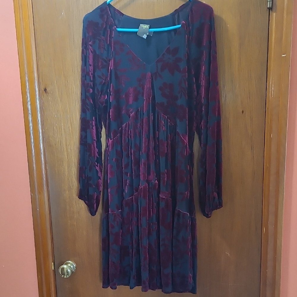Taylor Black and Burgundy V-Neck Bell Sleeve Dress